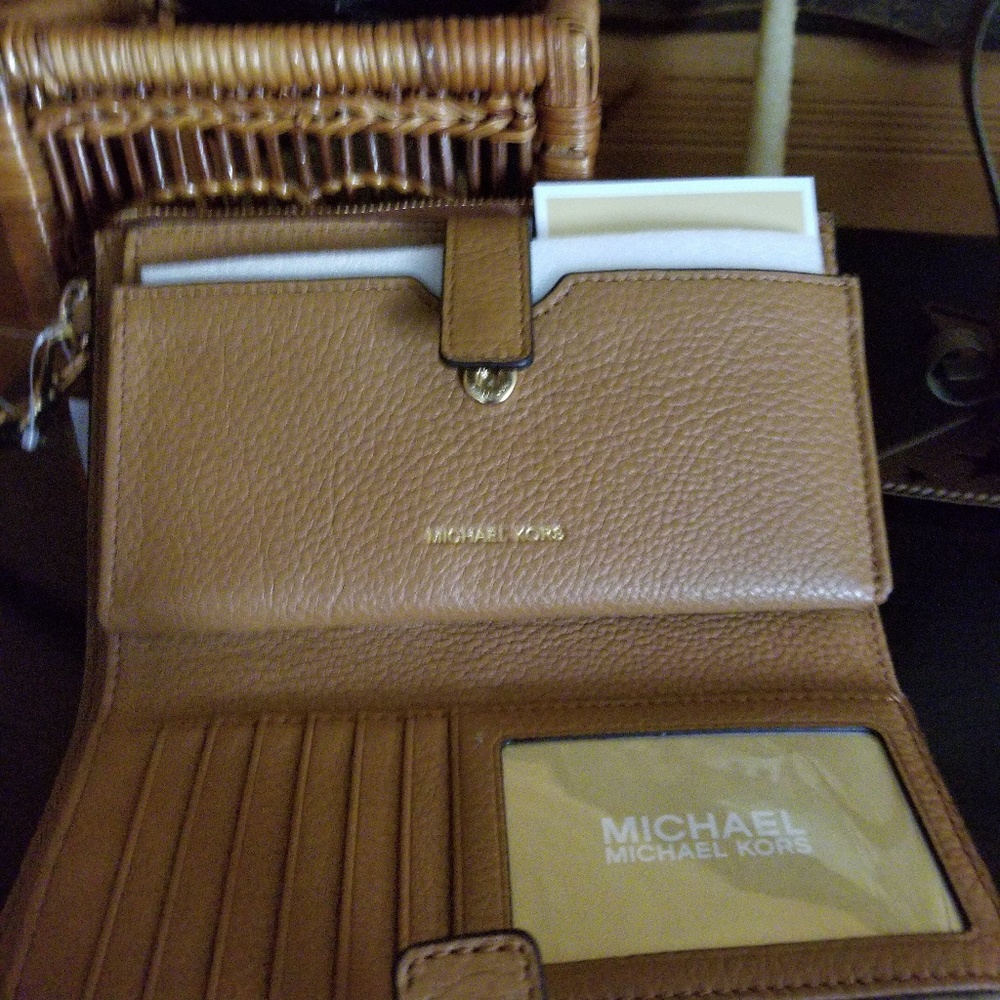 Michael Kors i- phone wallet